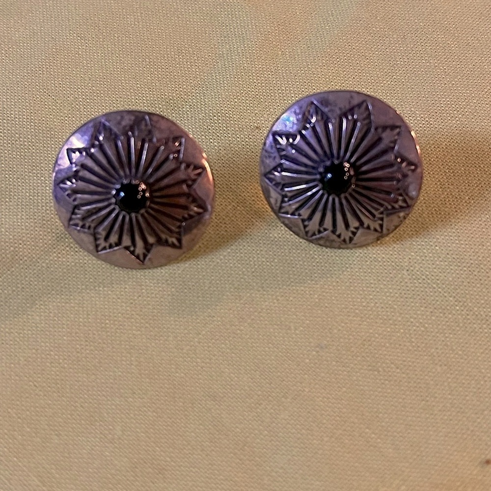 Sterling silver and onyx round etched earrings, EUC need polish, 3/4 inches
